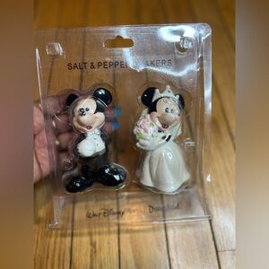 Disney Parks Mickey & Minnie Mouse Bride & Groom Salt & Pepper Shakers  FLAW
